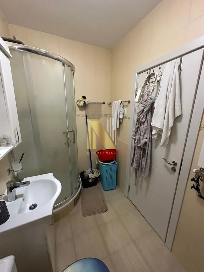 Izdavanje, dvosoban stan, 54m², Salajka, Novi Sad Sve Podlokacije