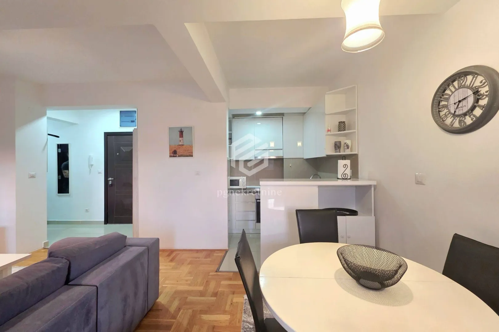 Living room with a dining area and an open passage to the kitchen.