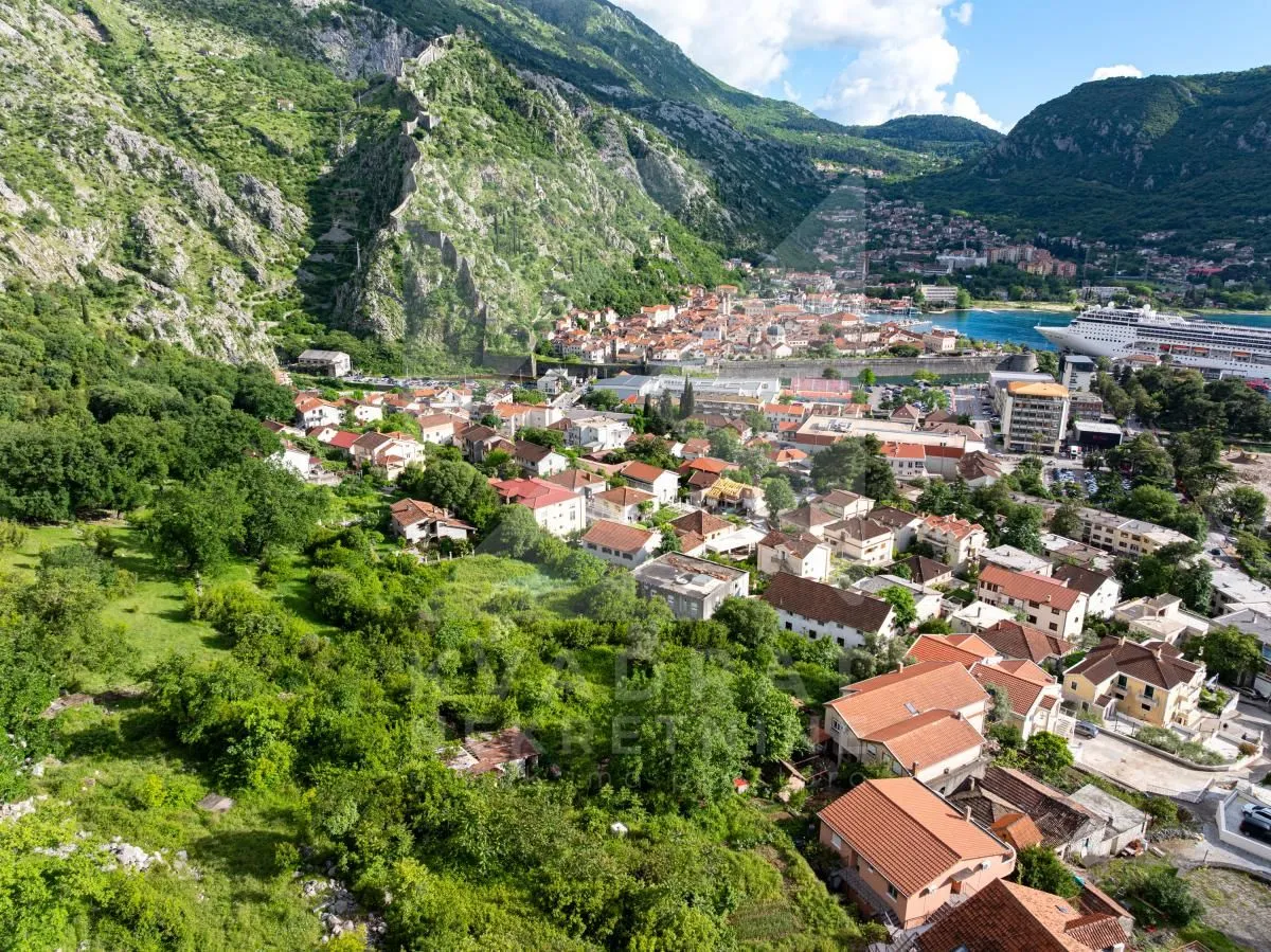 Prodaja, plac, 1700m², Dobrota, Kotor
