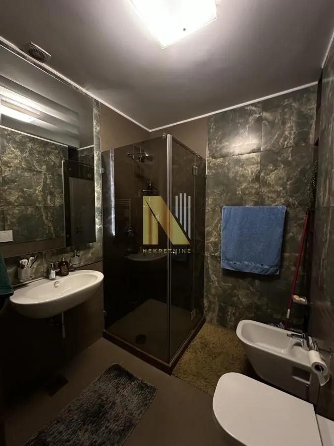 Prodaja, četvorosoban stan, 110m², Socijalno, Novi Sad Sve Podlokacije