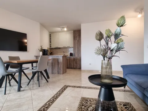 Prodaja, dvosoban stan, 103m², Bečići, Budva - image 1