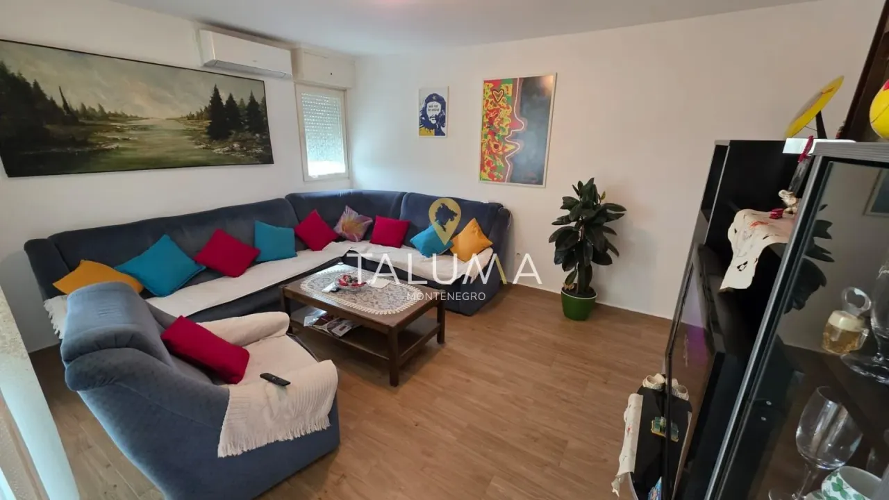 Prodaja, dvosoban stan, 77m², Blok 5, Podgorica