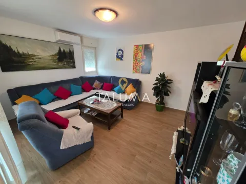 Prodaja, dvosoban stan, 77m², Blok 5, Podgorica