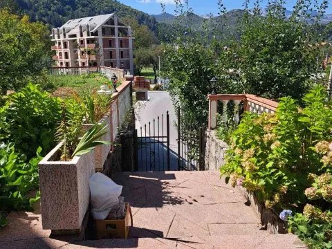 Izdavanje, dvosoban stan, 116m², Gruda, Cetinje - image 2