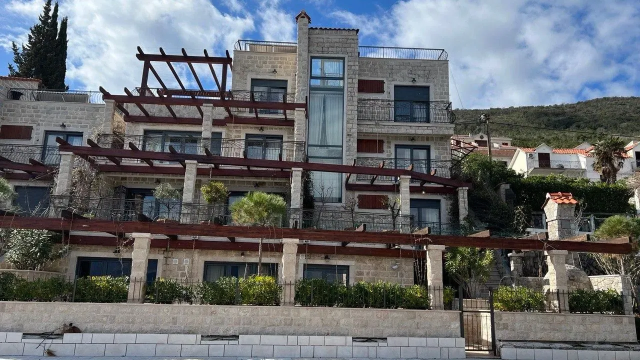 Prodaja, kuća, 330m², Krašići, Tivat