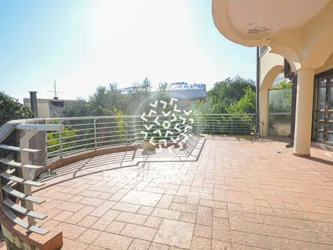 Izdavanje, trosoban stan, 110m², Gorica C, Podgorica - image 10