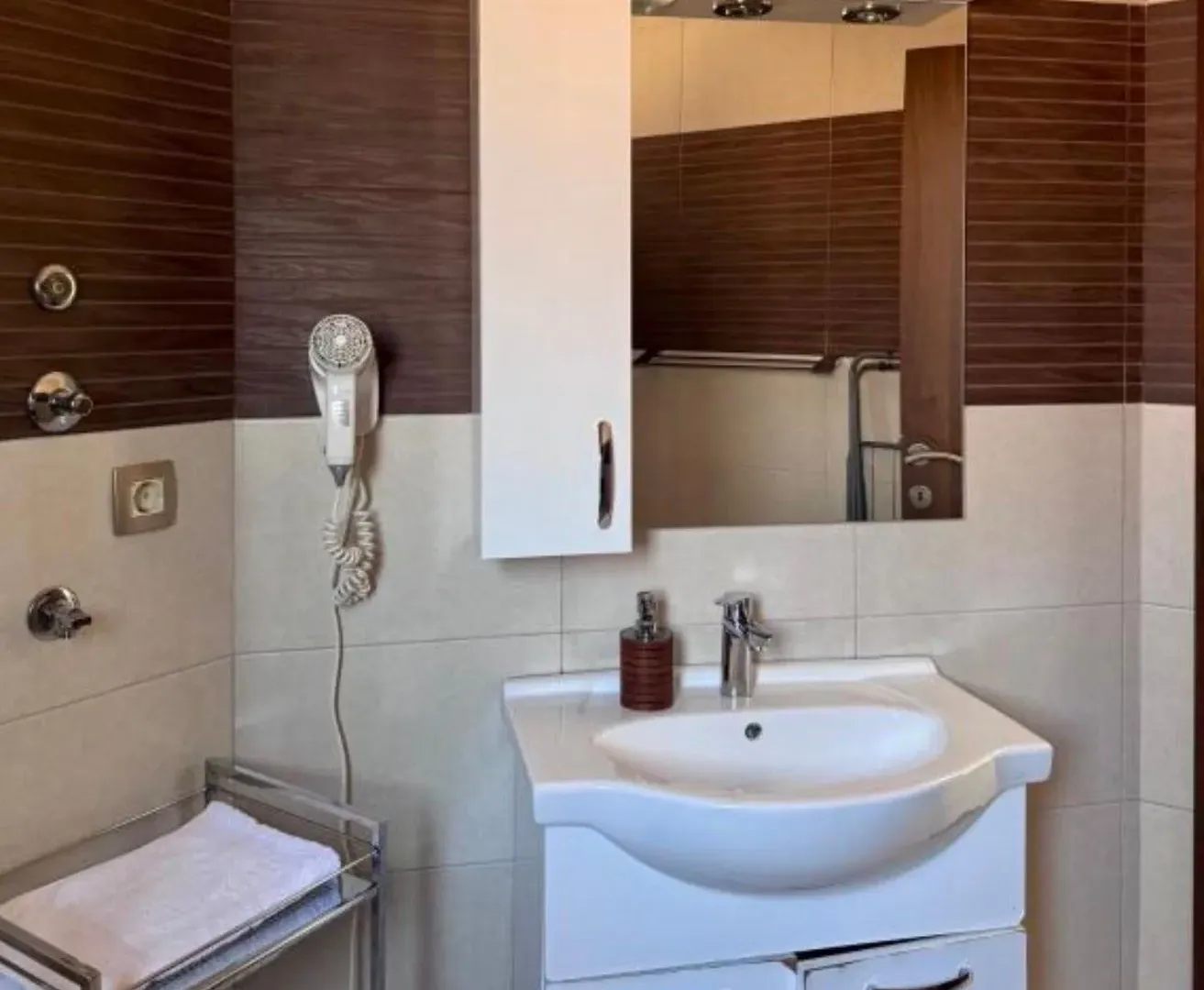 Rent, office space, 500m², Dobrota, Kotor