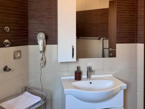 Rent, office space, 150m², Dobrota, Kotor - image 10