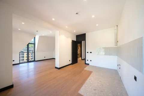 Prodaja, četvorosoban stan, 107m², Centar, Kolašin - image 2