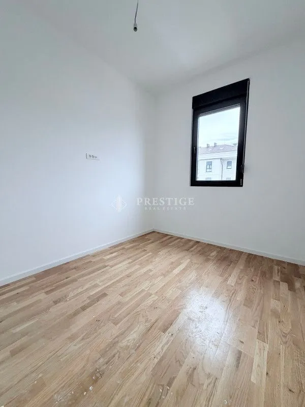 Izdavanje, dvosoban stan, 64m², Tološi, Podgorica