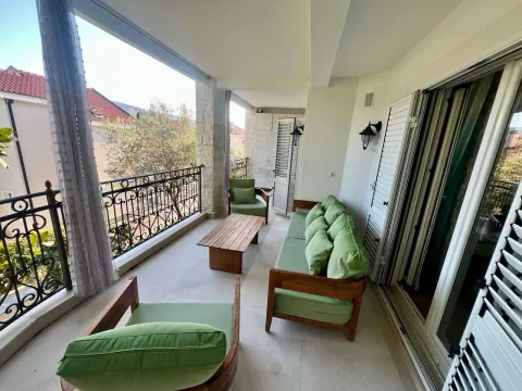 Izdavanje, dvosoban stan, 90m², Đenovići, Herceg Novi - image 10