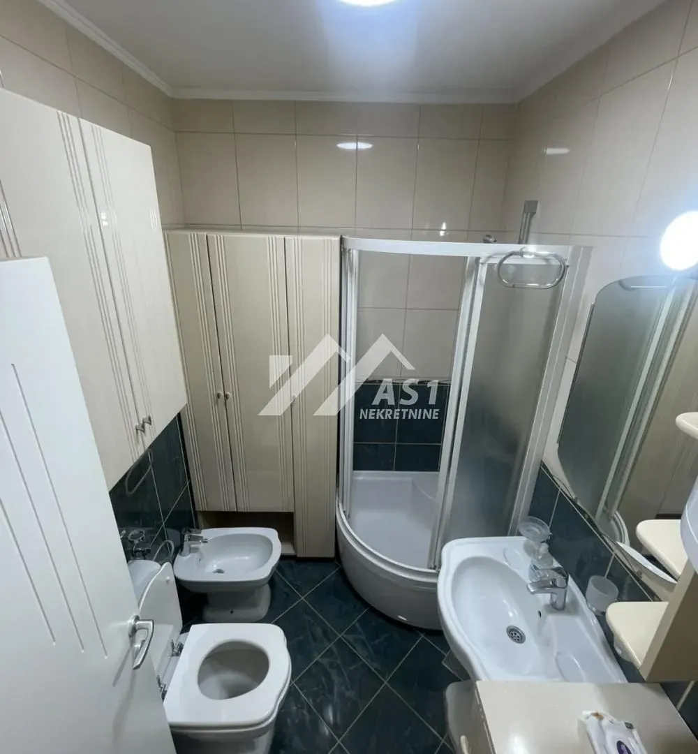 Izdavanje, četvorosoban stan, 80m², Rotkvarija, Novi Sad Sve Podlokacije