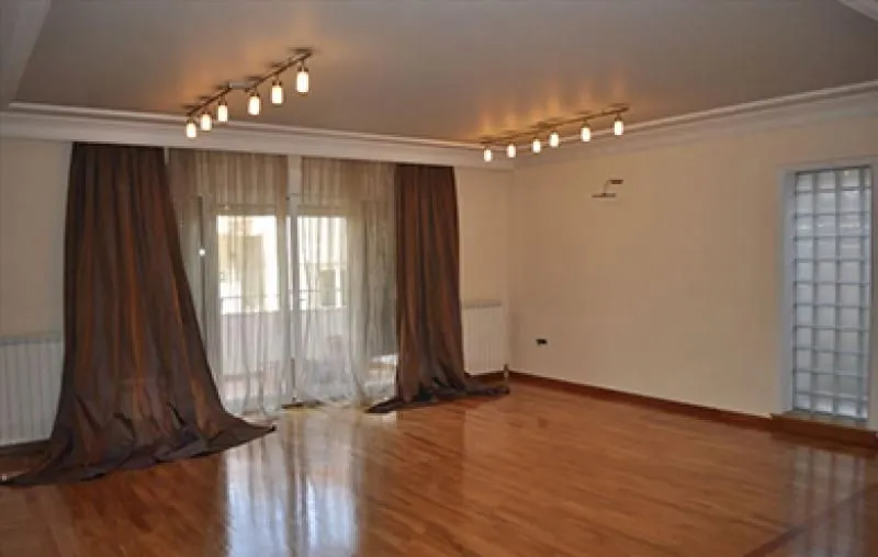 Izdavanje, četvorosoban stan, 180m², Autokomanda, Voždovac Sve Podlokacije