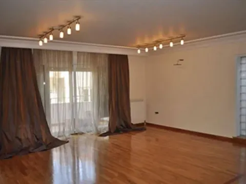 Izdavanje, četvorosoban stan, 180m², Autokomanda, Voždovac Sve Podlokacije