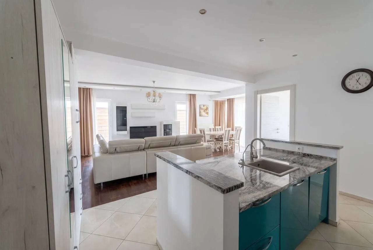 Rent, two bedroom apartment, 91m², Bečići, Budva