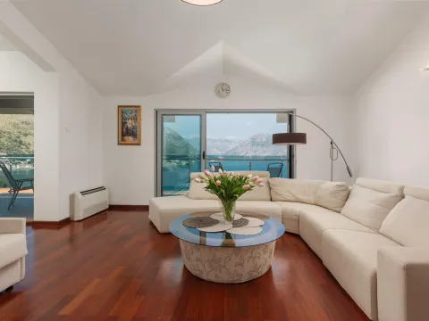 Prodaja, dvosoban stan, 84m², Dobrota, Kotor - image 3