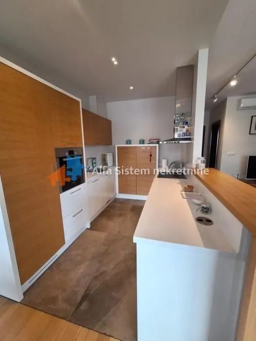 Rent, three bedroom apartment, 102m², Vračar Hram, Vračar Sve Podlokacije