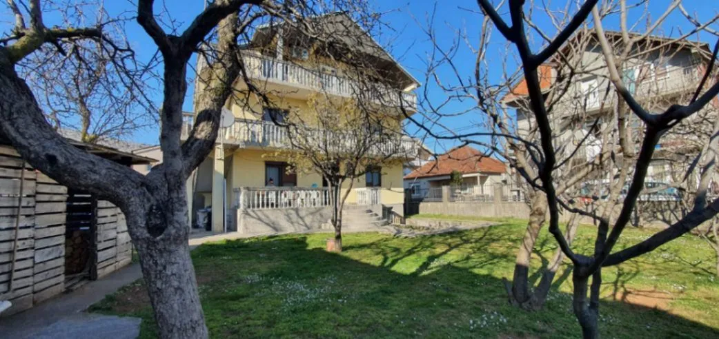 Prodaja, kuća, 270m², Tološi, Podgorica