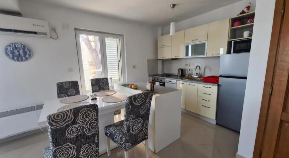 Rent, two bedroom apartment, 80m², Tivat, Crna Gora