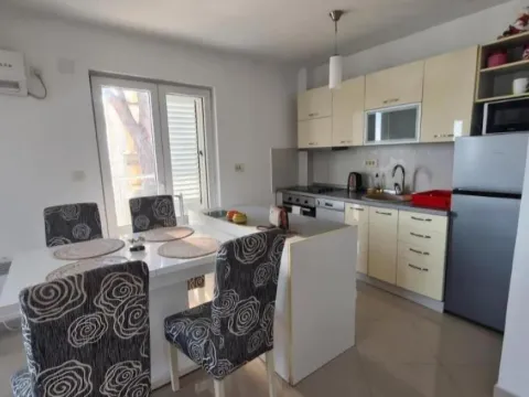 Izdavanje, dvosoban stan, 80m², Tivat, Crna Gora - image 7
