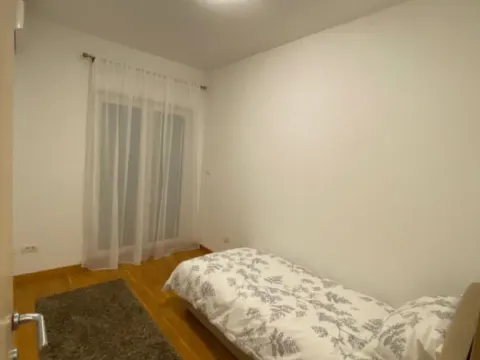 Izdavanje, trosoban stan, 120m², City Kvart, Podgorica - image 9