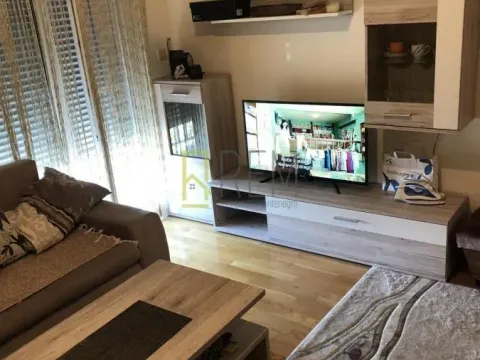 Prodaja, garsonjera, 22m², Stari Aerodrom, Podgorica - image 1