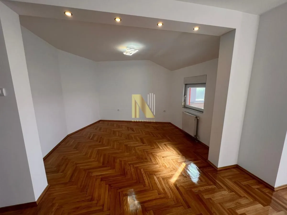 Prodaja, četvorosoban stan, 117m², Bulevar Evrope, Novi Sad Sve Podlokacije