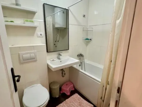 Izdavanje, trosoban stan, 100m², Blok 5, Podgorica - image 9