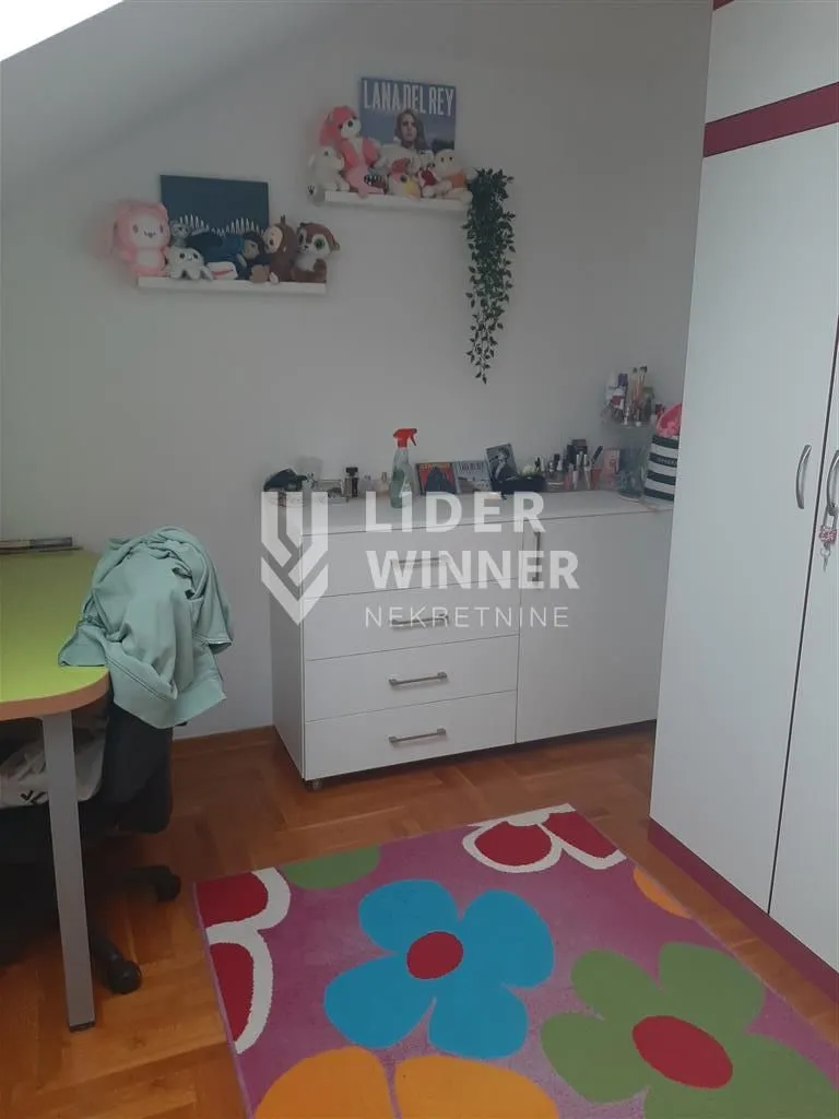 Prodaja, četvorosoban stan, 100m², Zemun Gornji Grad, Zemun Sve Podlokacije