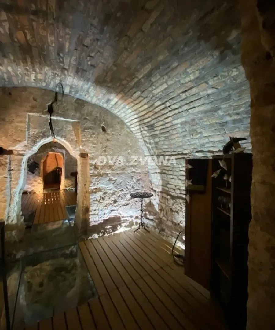 Prodaja, ugostiteljski objekat, 630m², Stari Slankamen, Inđija