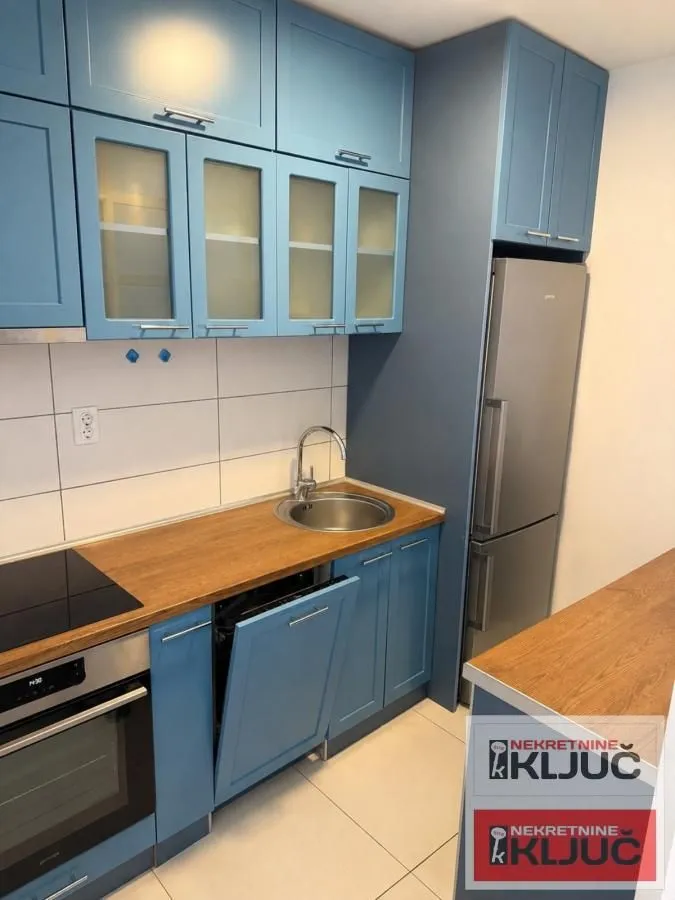 Prodaja, trosoban stan, 59m², Petrovaradin, Novi Sad