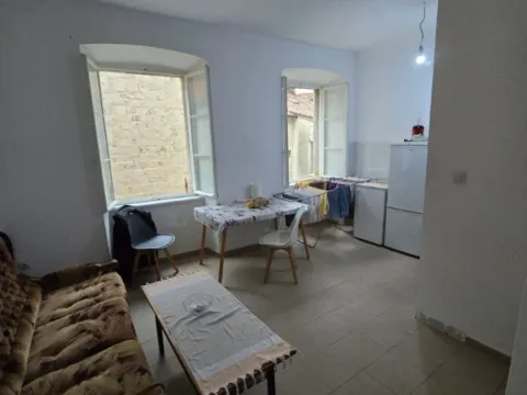 Sale, three bedroom apartment, 72m², Stari Grad Kotor, Kotor