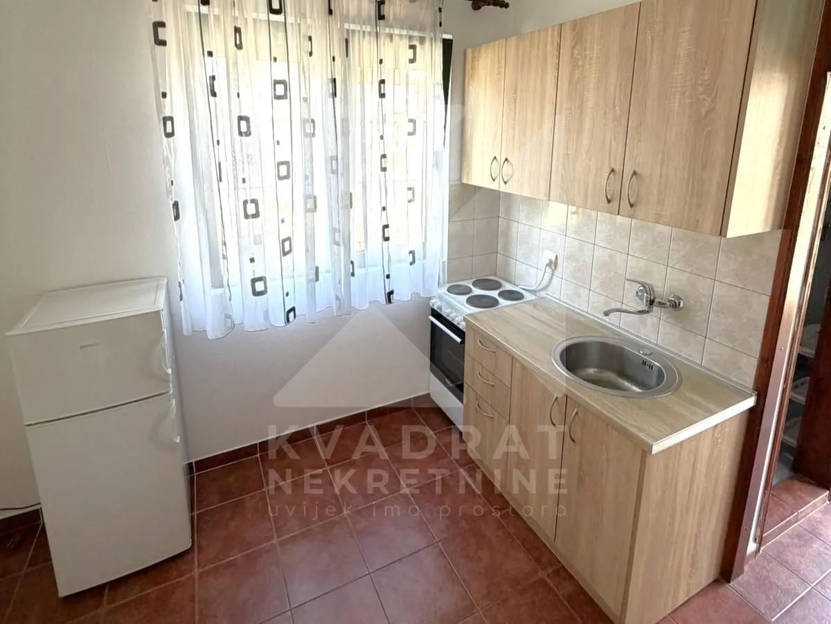 Izdavanje, jednosoban stan, 45m², Zlatica, Podgorica