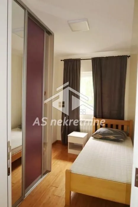 Rent, four bedroom apartment, 160m², Filmski Grad, Beograd