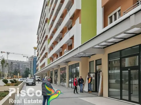 Izdavanje, poslovni prostor, 54m², Central Point, Podgorica - image 2