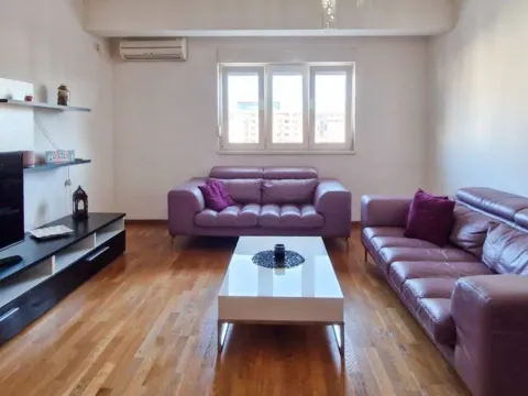 Izdavanje, dvosoban stan, 54m², City Kvart, Podgorica - image 1