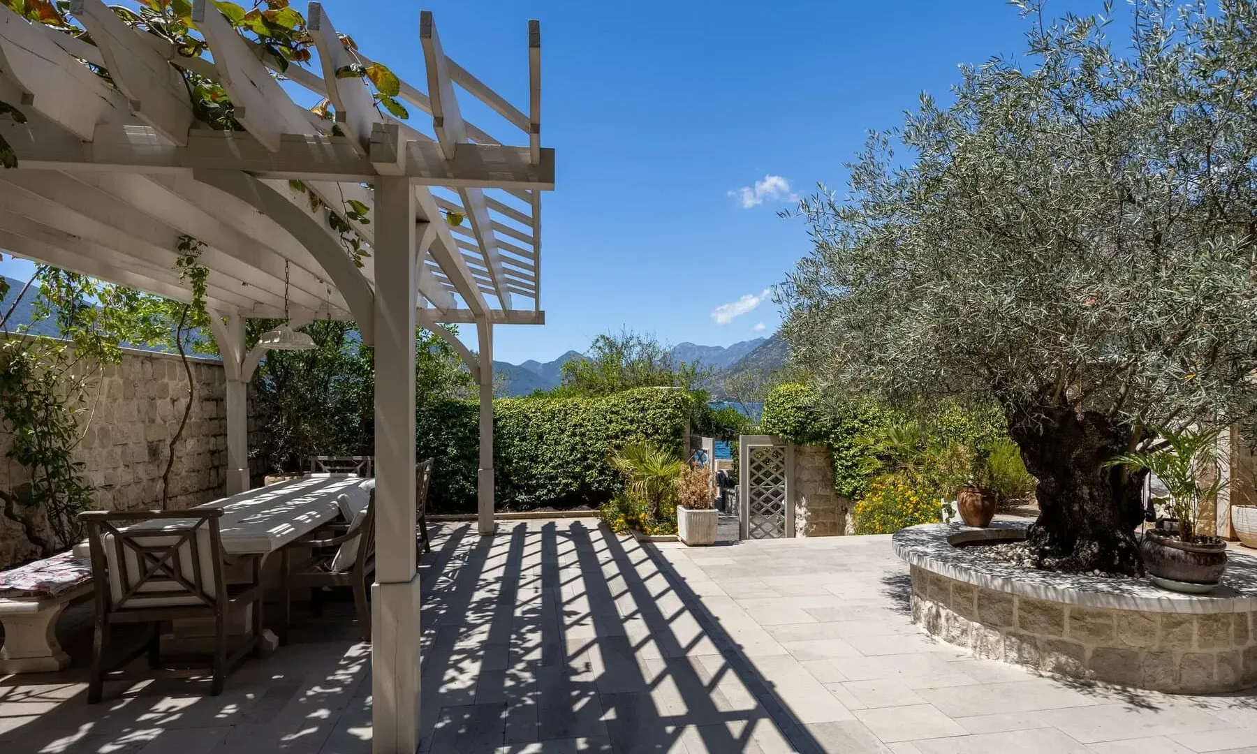 Rent, house, 587m², Dobrota, Kotor