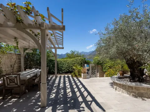Rent, house, 587m², Dobrota, Kotor - image 3