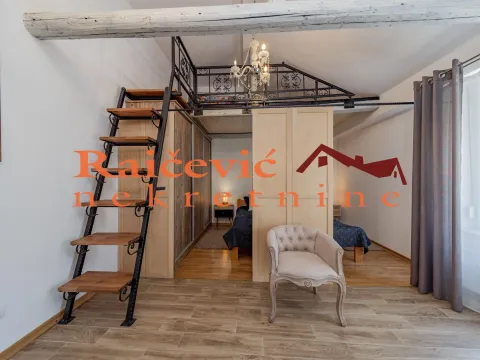 Izdavanje, kuća, 80m², Cvetni Trg, Vračar Sve Podlokacije - image 12