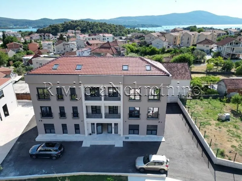 Prodaja, dvosoban stan, 61m², Tivat, Crna Gora