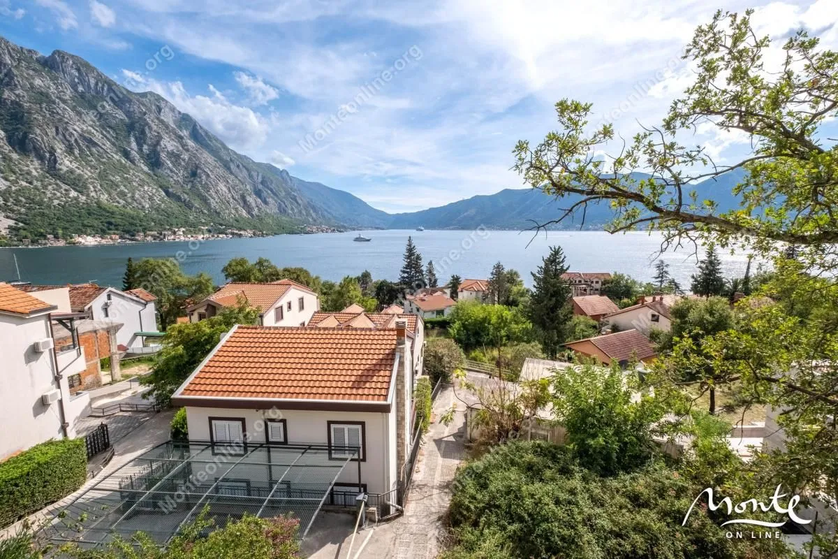 Prodaja, dvosoban stan, 87m², Orahovac, Kotor