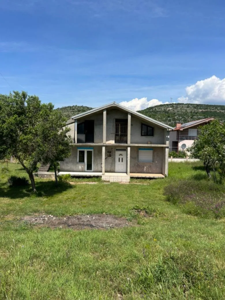 Prodaja, kuća, 202m², Zlatica, Podgorica