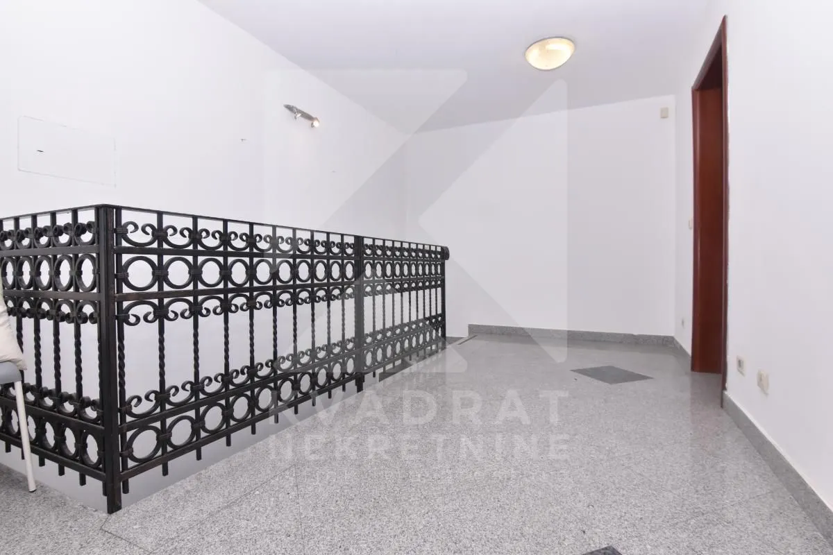 Rent, office space, 53m², Pobrežje, Podgorica