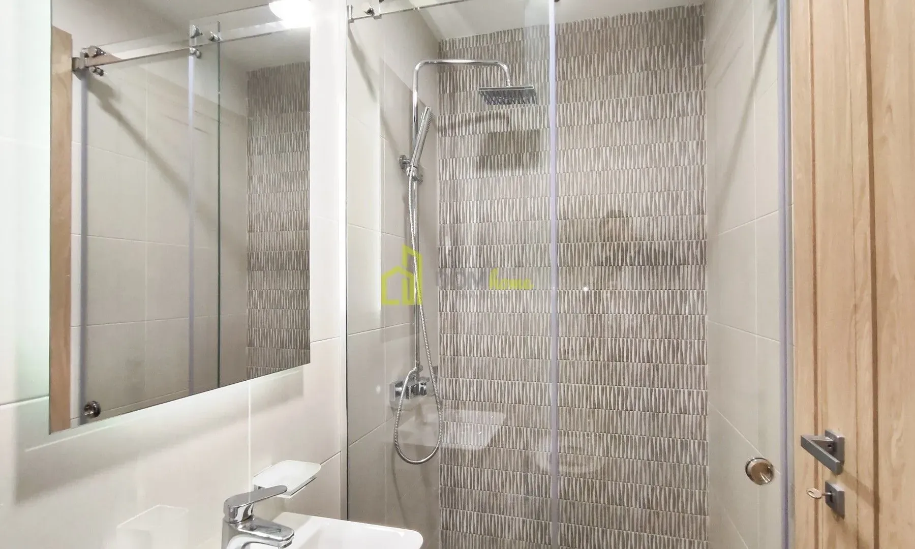 Izdavanje, trosoban stan, 96m², Master Kvart, Podgorica