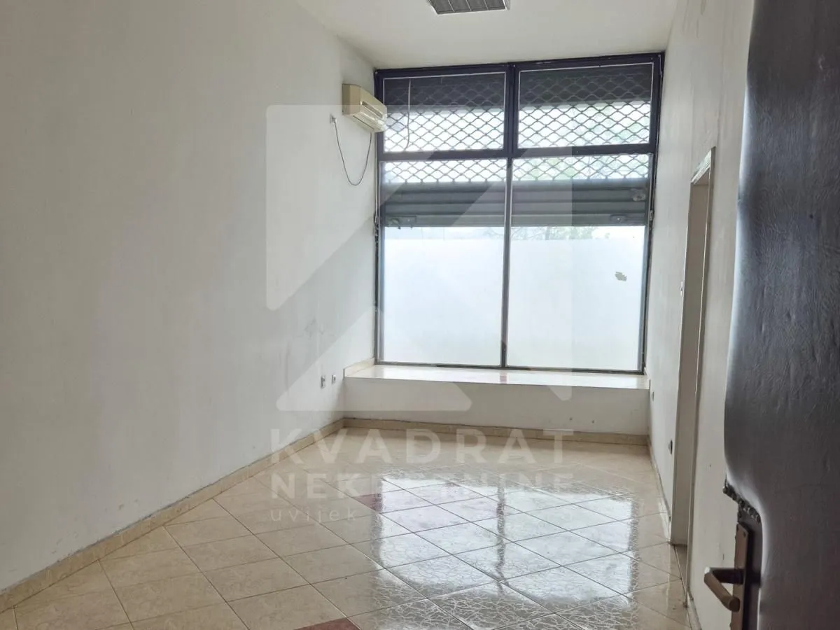 Rent, office space, 122m², Autobuska stanica, Podgorica