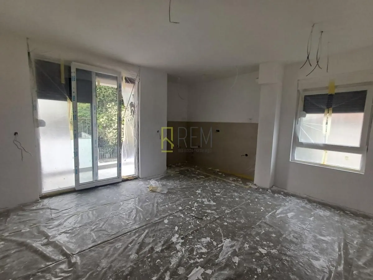 Prodaja, jednosoban stan, 55m², Momišići, Podgorica