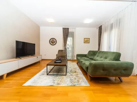 Izdavanje, dvosoban stan, 70m², Centar, Podgorica - image 3