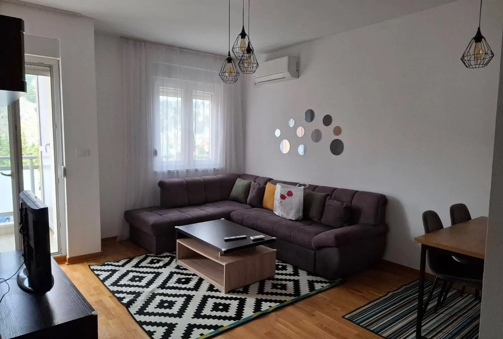 Izdavanje, jednosoban stan, 45m², Zagorič, Podgorica