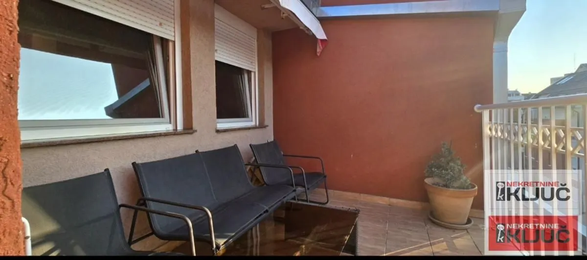 Izdavanje, dvosoban stan, 60m², Centar, Novi Sad
