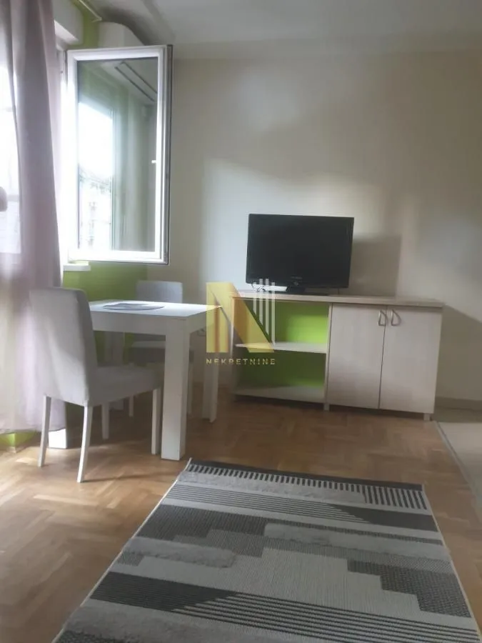 Izdavanje, garsonjera, 31m², Bulevar Evrope, Novi Sad Sve Podlokacije